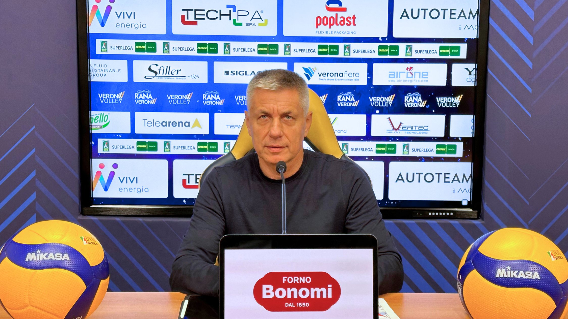 Coach Stoytchev presenta Sir Susa Vim Perugia